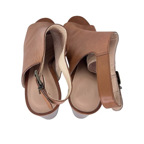 Clarks Deloria Gia Sandal Women's 11 M Tan Leather Block Heel Slingback Buckle‎ - Picture 5 of 12